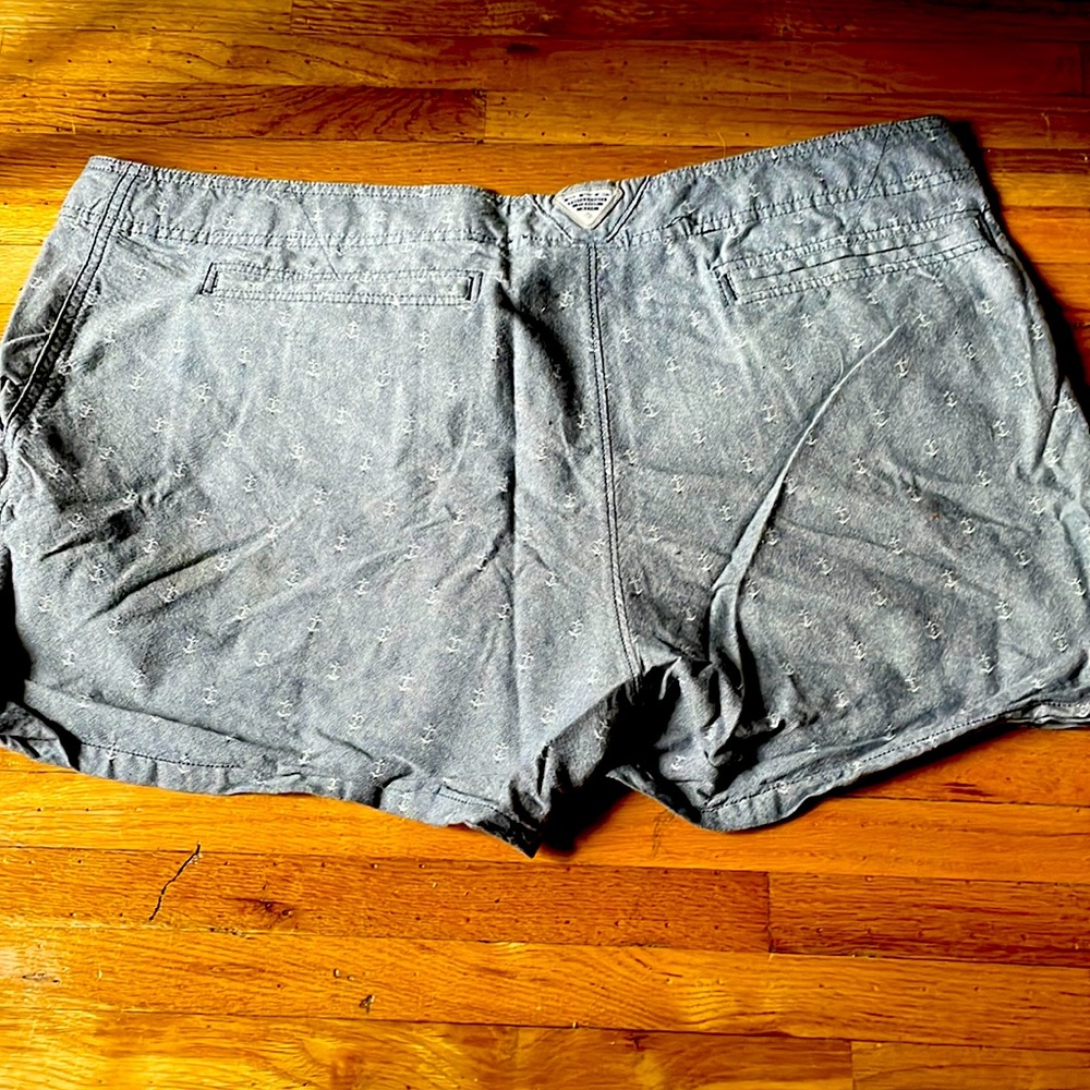 Columbia solar fade Womans shorts size 16